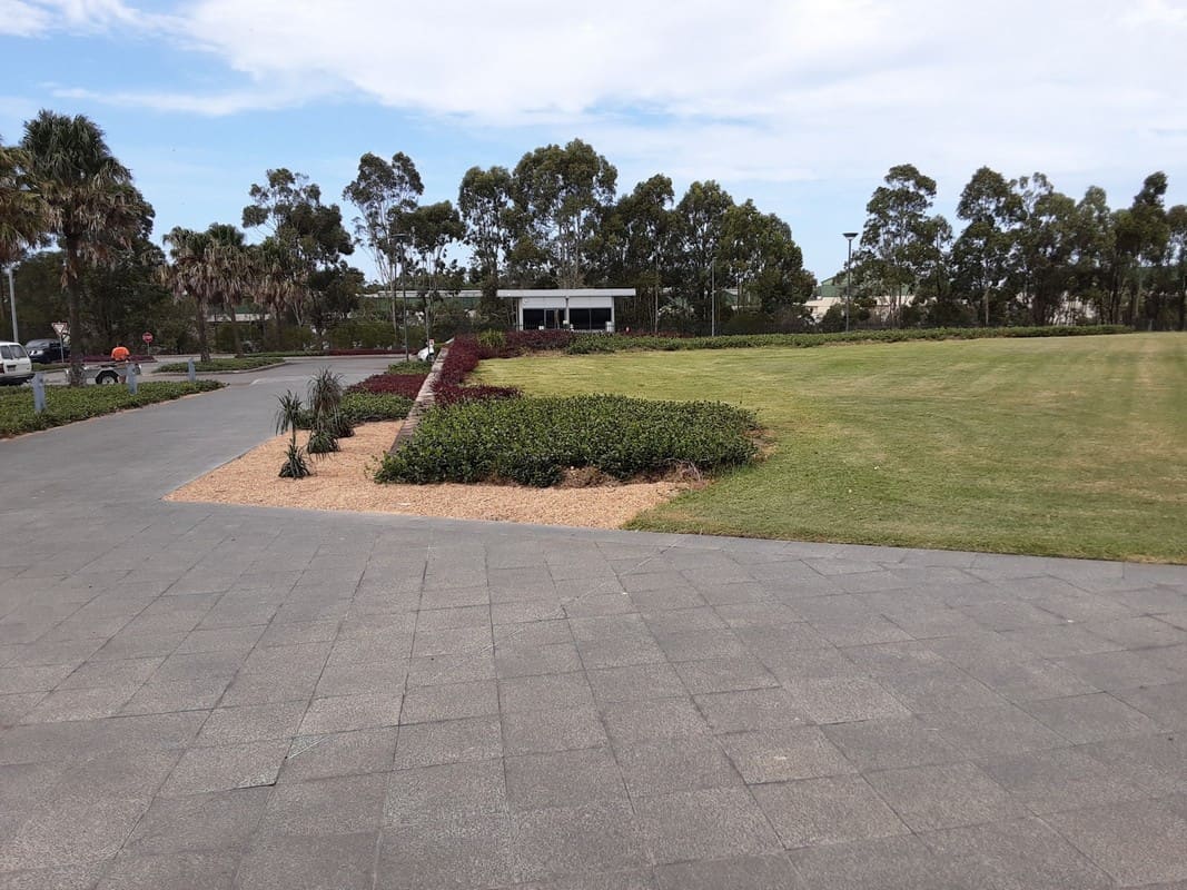 Commercial Landscape & Grounds Maintenance