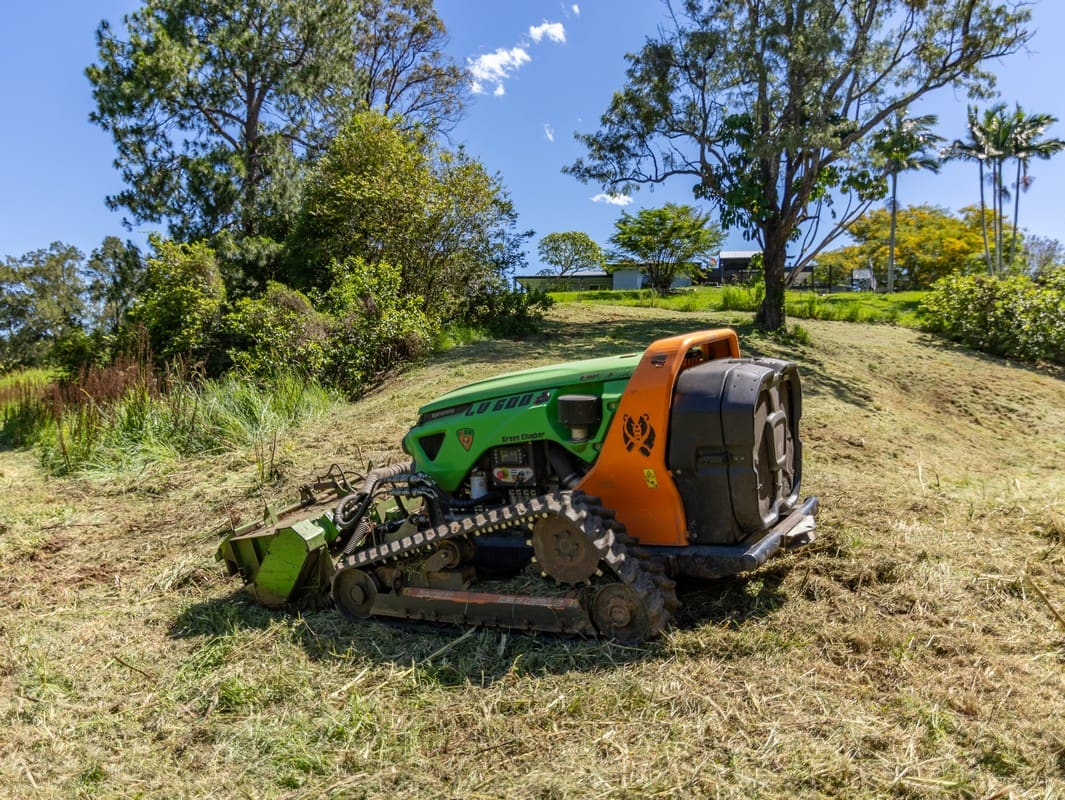 LV600 remote slope mower detail view