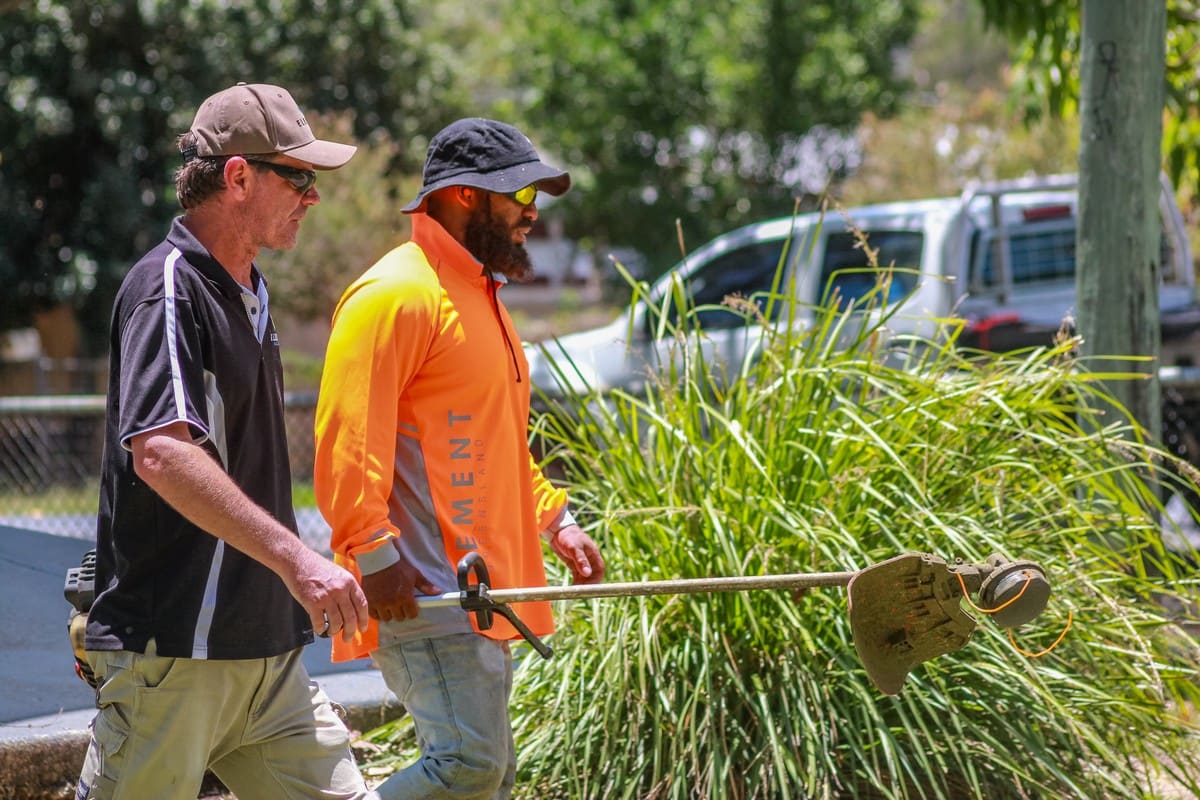 Element Queensland supervisor and crew walking on site